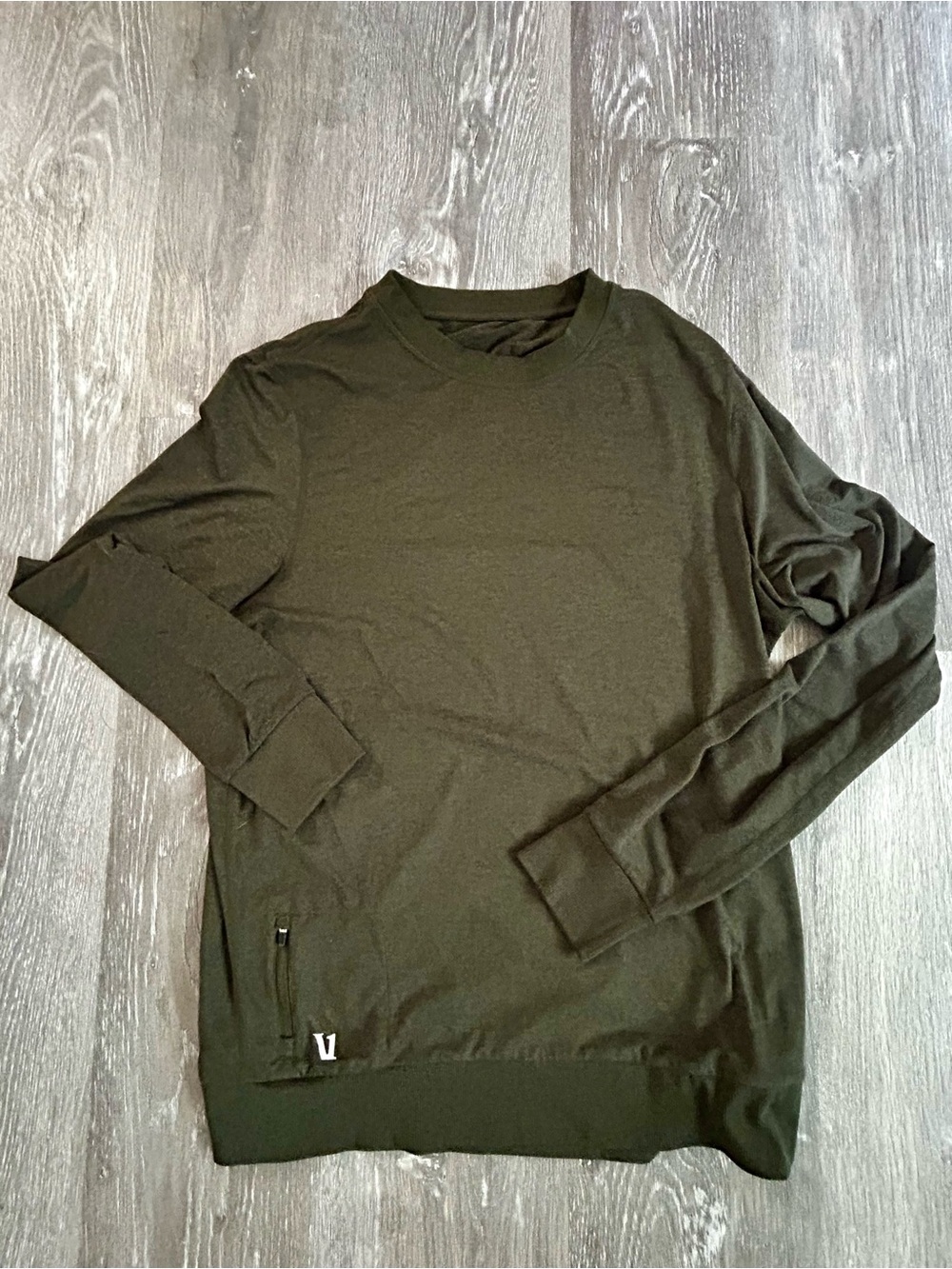 Vuori Ponto Performance Crew in Olive Green Long Sleeve Shirt Size Medium